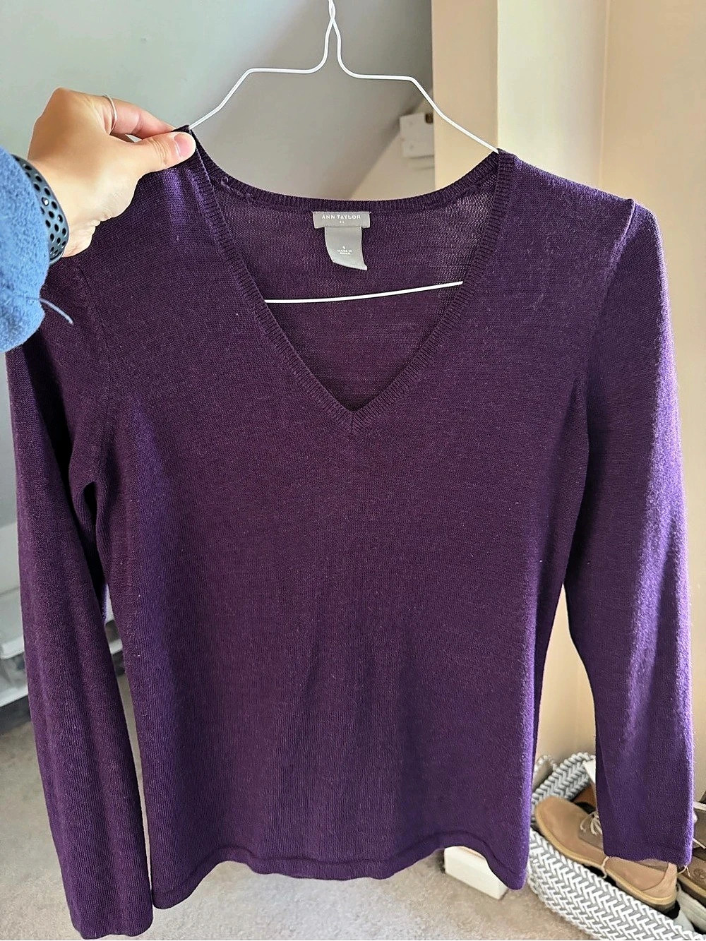 Ann Taylor V-Neck Long Sleeve in Purple Size Small Like New